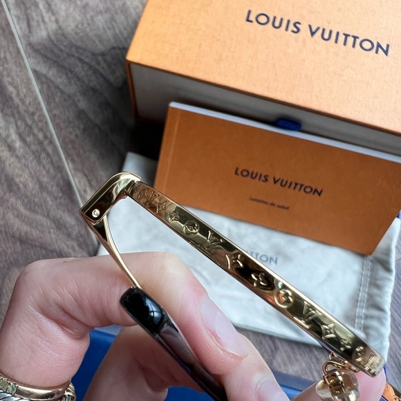 Louis Vuitton Glasses (LV Pilot Anti-Blue Light Glasses) - Picture 9 of 10